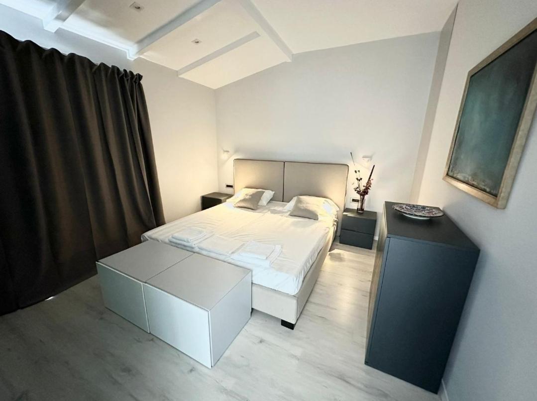 Penthouse Sea View * Sarandë
